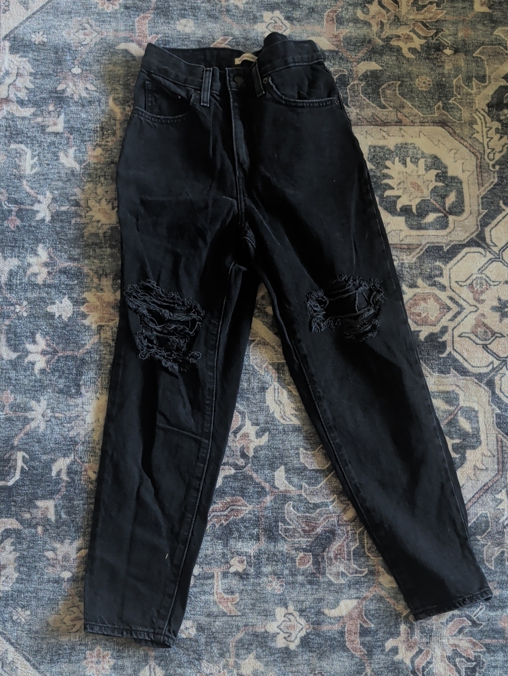 Levi's High-Rise Black Distressed Jeans